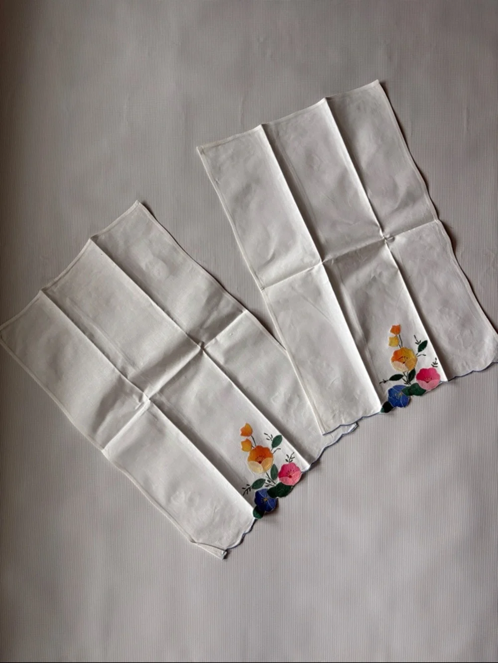 Vintage Hand Stitched Flowered Tea Towels / Set of 2